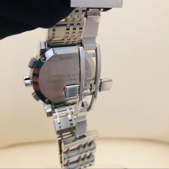 BURBERRY WATCH SILVER WITH ORIGINAL BOX - Picture 8 of 11